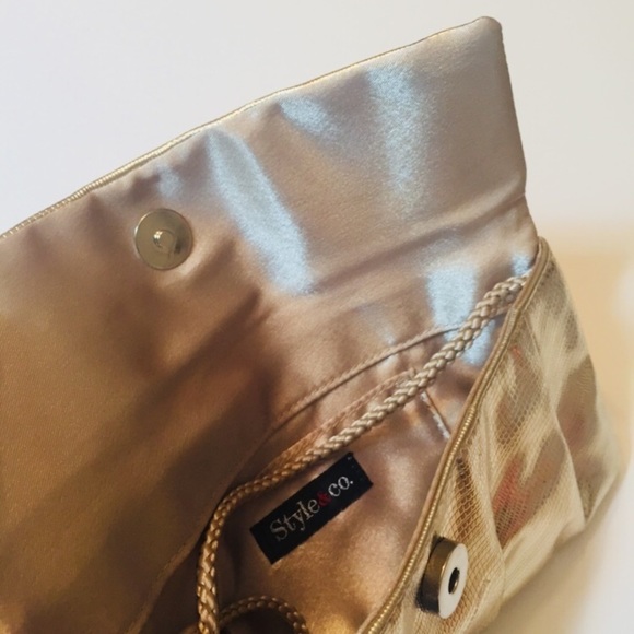 NWOT shiny gold clutch for events or wedding day - Picture 6 of 7